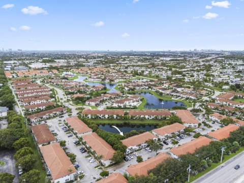 4163 Napoli Lake Drive, Riviera Beach FL - photo 8 of 35