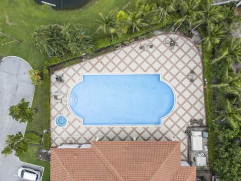 4163 Napoli Lake Drive, Riviera Beach FL - photo 10 of 35