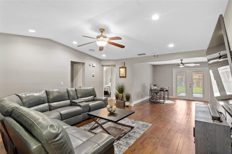 3 bedroom Single Family Residence at 238 Bilbao Street, La Mancha, Royal Palm Beach — photo 2