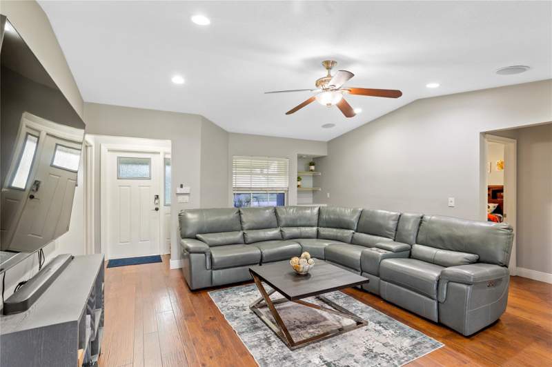 3 bedroom Single Family Residence at 238 Bilbao Street, La Mancha, Royal Palm Beach — photo 3
