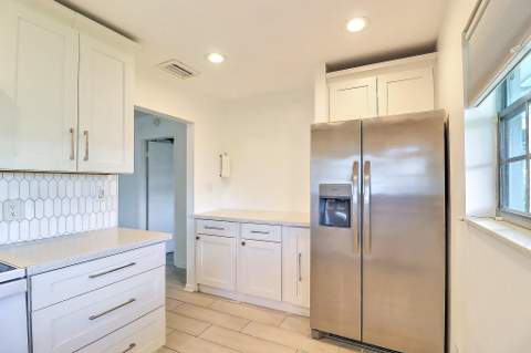 450 Bluebird Lane, Delray Beach FL - photo 10 of 32
