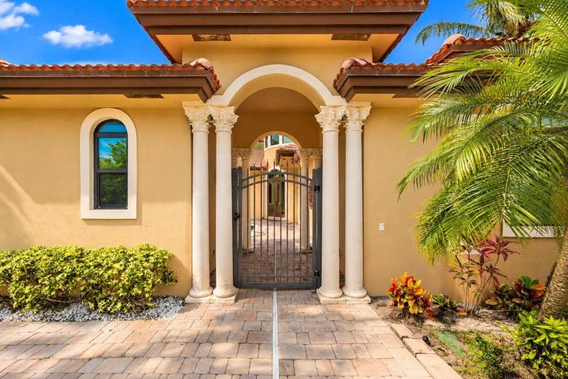5 bedroom Single Family Residence at 4190 Gleneagles Drive, Pine Tree Golf Club, Boynton Beach — photo 4
