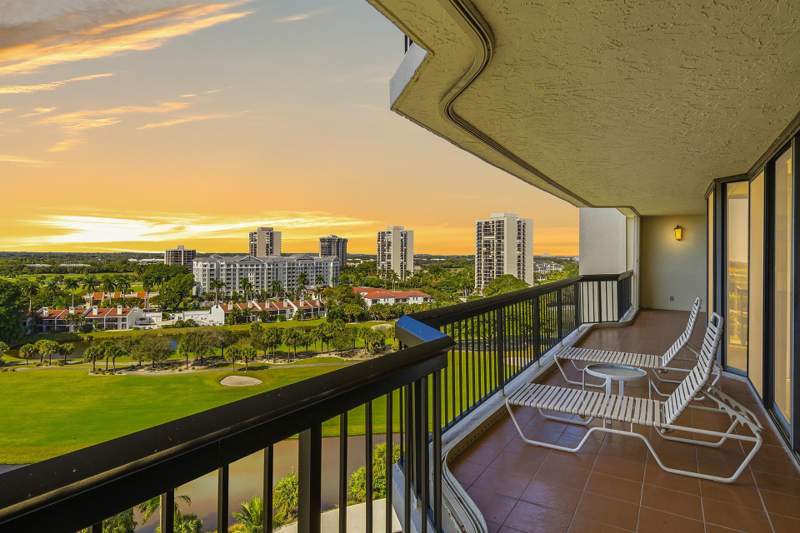 2 bedroom Condominium at 1900 Consulate Place #1005, Consulate Cond Decl Filed 5-9-80, West Palm Beach — photo 3