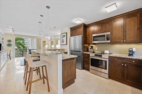 139 Sunrise Avenue #205, Palm Beach FL - photo 10 of 31