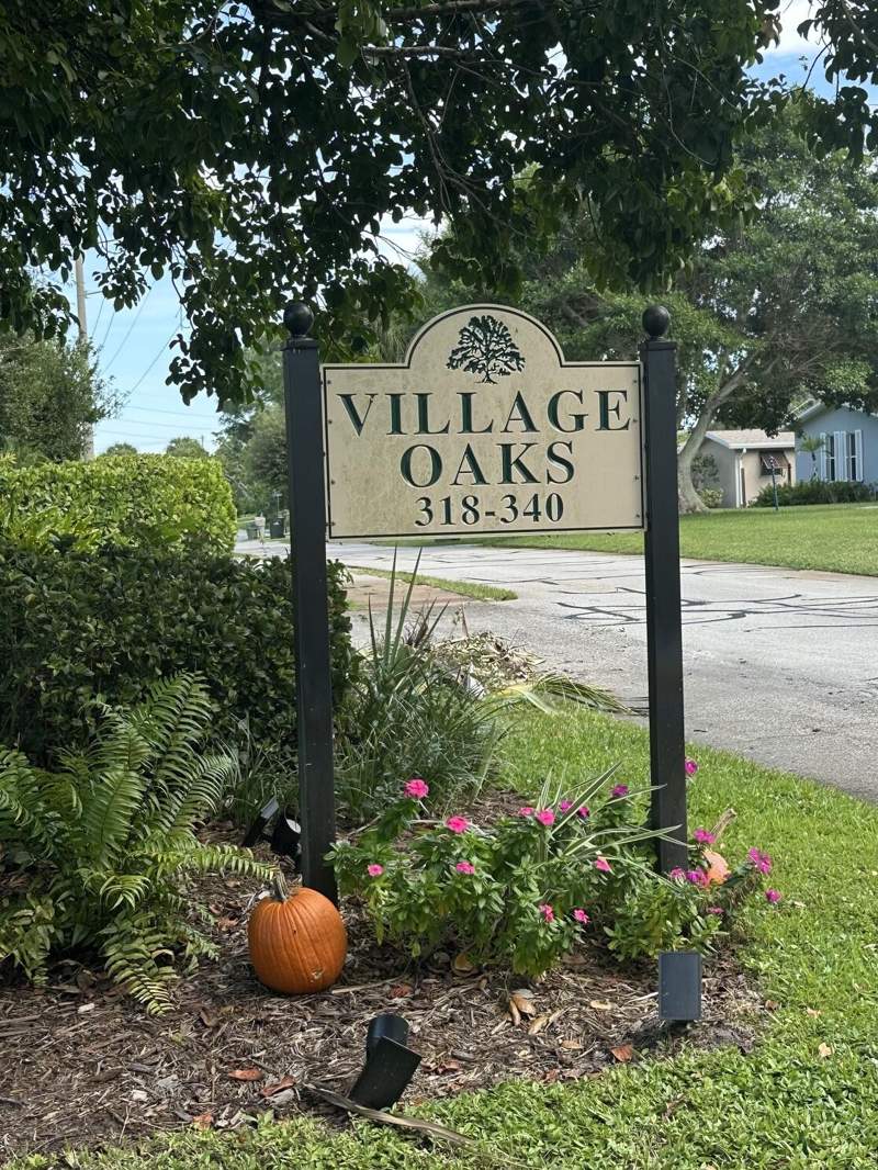 2 bedroom Single Family Residence at 338 SW Indian Groves Drive, Village Oaks Condo, Stuart — photo 2