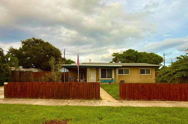 3 bedroom Single Family Residence at 1014 S 9th Street, Lantana Heights 6, Lantana — photo 2