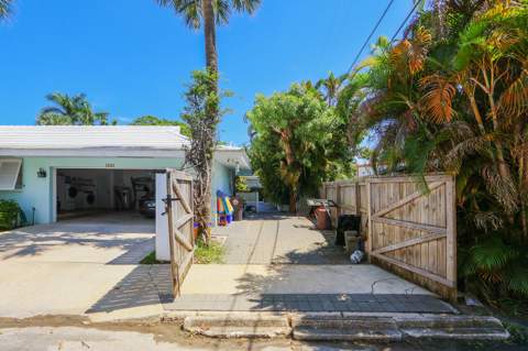 222 33rd Street, West Palm Beach FL - photo 6 of 33