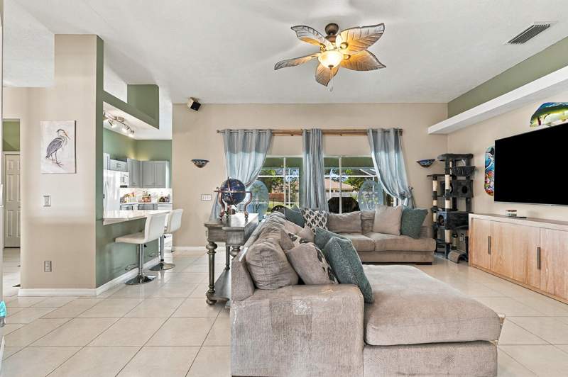 4 bedroom Single Family Residence at 2801 SE Hutchings Avenue, Port St Lucie Section 40, Port St. Lucie — photo 4