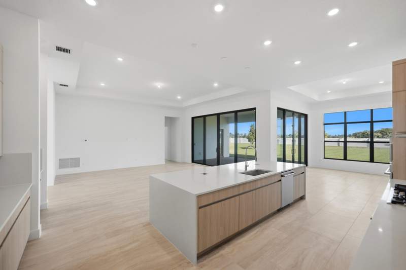 5 bedroom Single Family Residence at 10253 Canter Creek Court, Whitmore Estates, Lake Worth — photo 4