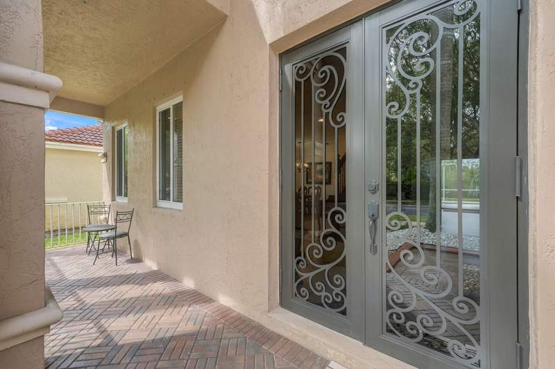 5 bedroom Single Family Residence at 1020 Lavender Circle, Sector 2-Parcels 17, 18,, Weston — photo 5