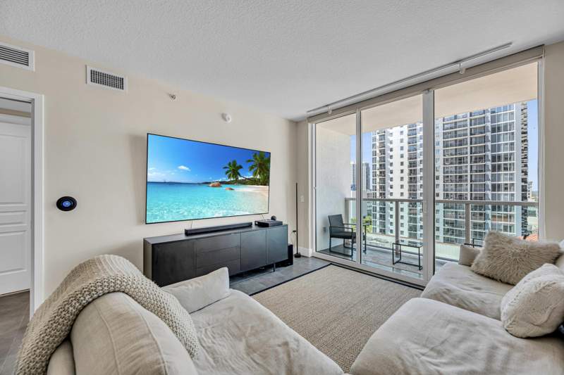 1 bedroom Condominium at 350 SE 2nd Street #1980, 350 Las Olas Place Condo, Fort Lauderdale — photo 4