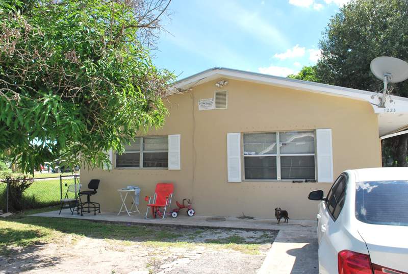 3 bedroom Single Family Residence at 1223 McCray Court, McCray Court Subdivision, Fort Pierce — photo 2