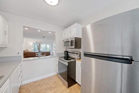 13670 Via Flora #B, Delray Beach FL - photo 9 of 39