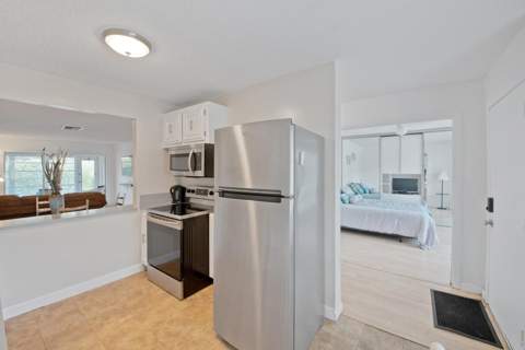 13670 Via Flora #B, Delray Beach FL - photo 10 of 39