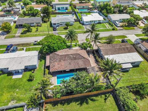 1313 SE 1st Way, Deerfield Beach FL - photo 24 of 36