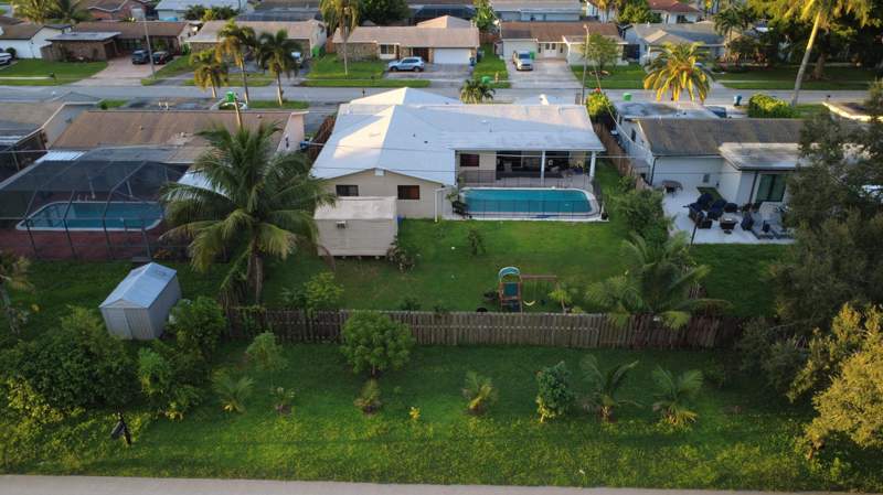 5 bedroom Single Family Residence at 11440 NW 29th Street, Sunrise Golf Village Sec 24, Sunrise — photo 4