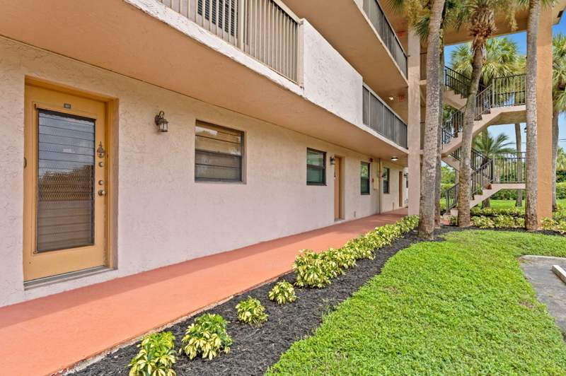 2 bedroom Condominium at 6085 N Sabal Palm Boulevard #107, Lakes Of Carriage Hills, Tamarac — photo 2