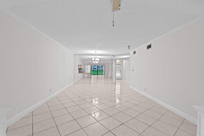 2 bedroom Condominium at 6085 N Sabal Palm Boulevard #107, Lakes Of Carriage Hills, Tamarac — photo 5
