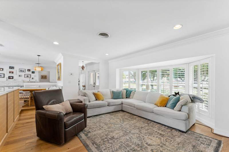 4 bedroom Single Family Residence at 817 Anchorage Drive, Country Club Addition to the Village of Npb, North Palm Beach — photo 5