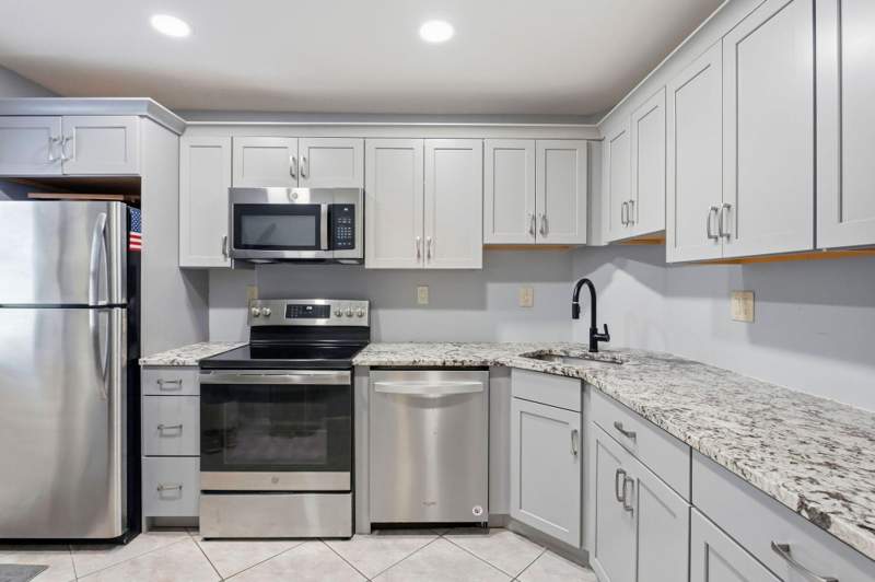 2 bedroom Condominium at 800 E Camino Real #312, Atrium Condo S 1/2 Of Lt 1, All Lts 2,7 And 8, Boca Raton — photo 3