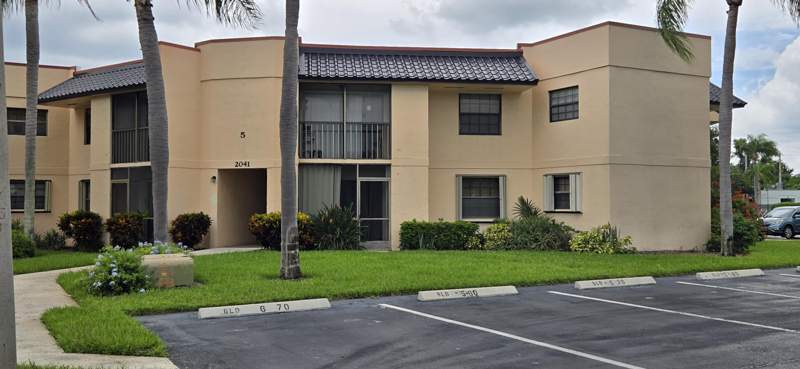 2 bedroom Condominium at 2041 NE Collins Circle #5-70, Savannas Club Condo, Jensen Beach — photo 2