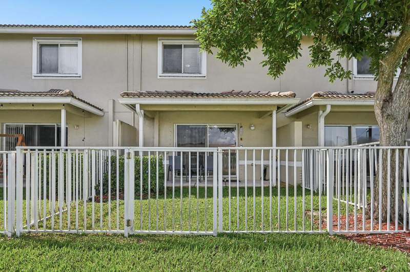 2 bedroom Townhouse at 8985 Lancaster Street, Lyons Industrial Park, Tamarac — photo 5