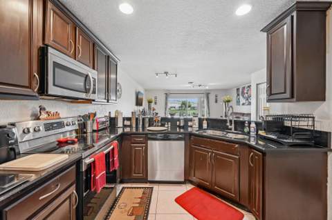 8985 Lancaster Street, Tamarac FL - photo 11 of 24