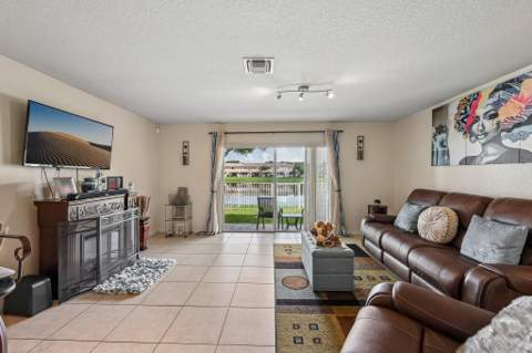 8985 Lancaster Street, Tamarac FL - photo 15 of 24