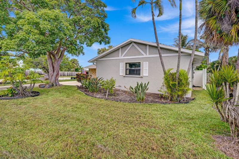 3 bedroom Single Family Residence at 1902 Eucalyptus Avenue, Surfside Unit 1 Subdivision, Hutchinson Island — photo 2