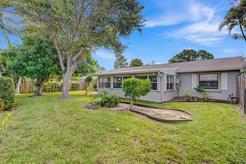 3 bedroom Single Family Residence at 1902 Eucalyptus Avenue, Surfside Unit 1 Subdivision, Hutchinson Island — photo 4