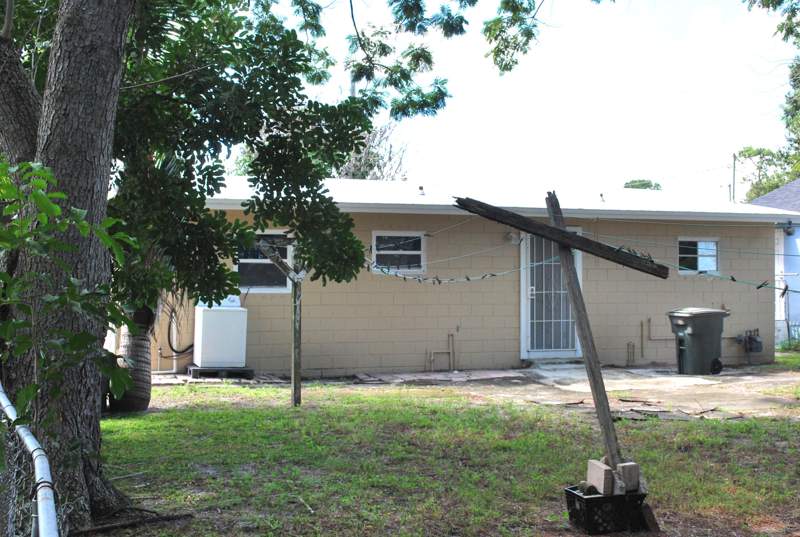 2 bedroom Single Family Residence at 1106 N 22nd Street, Sunny Acres Subdivision, Fort Pierce — photo 4