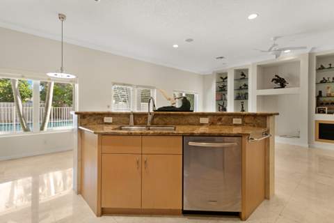 4517 NE 21st Avenue #4, Fort Lauderdale FL - photo 6 of 38