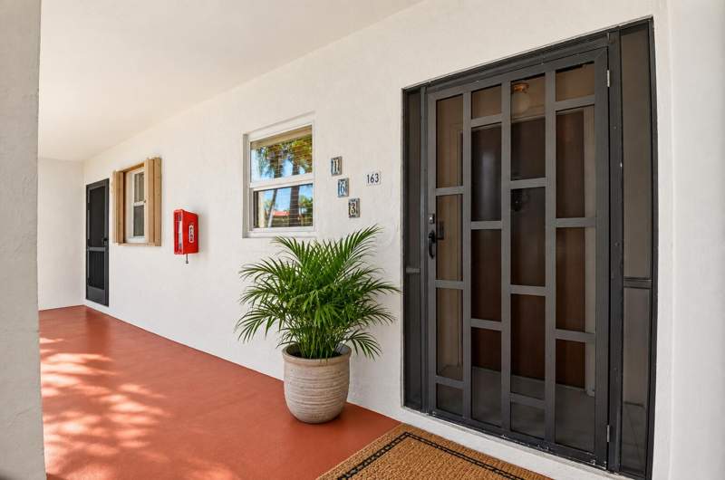 2 bedroom Condominium at 163 Lake Evelyn Drive, Golden Lakes Village Condo 1 Thru 13-A, West Palm Beach — photo 4