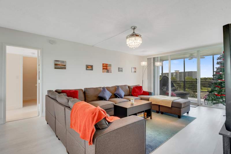 3 bedroom Condominium at 3800 Oaks Clubhouse Drive #503, No 70 Palm-Aire Country Club, Pompano Beach — photo 3