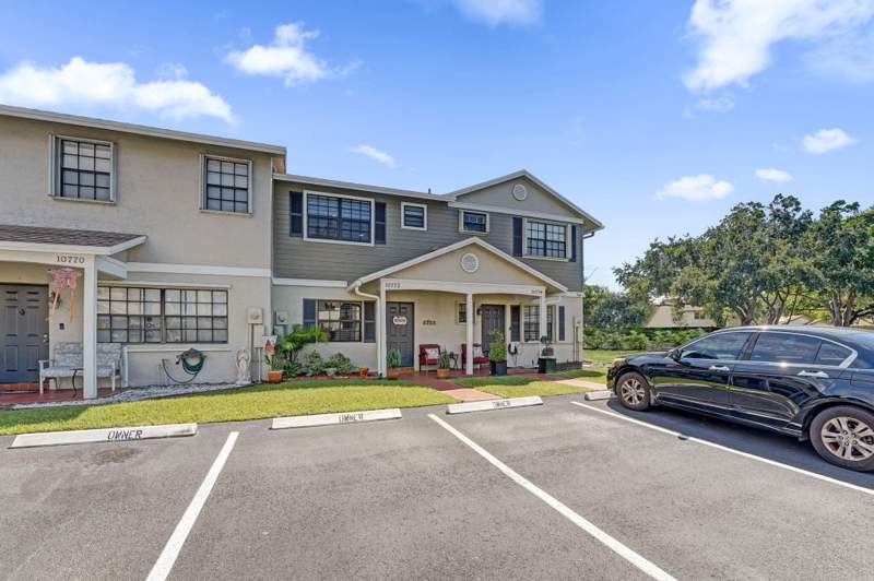 2 bedroom Townhouse at 10772 NW 11th Street, Pembroke Pointe Section Three, Pembroke Pines — photo 5