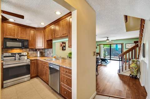10772 NW 11th Street, Pembroke Pines FL - photo 8 of 29