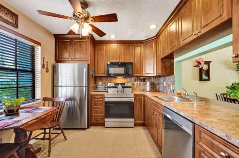 10772 NW 11th Street, Pembroke Pines FL - photo 9 of 29