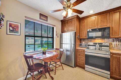 10772 NW 11th Street, Pembroke Pines FL - photo 10 of 29
