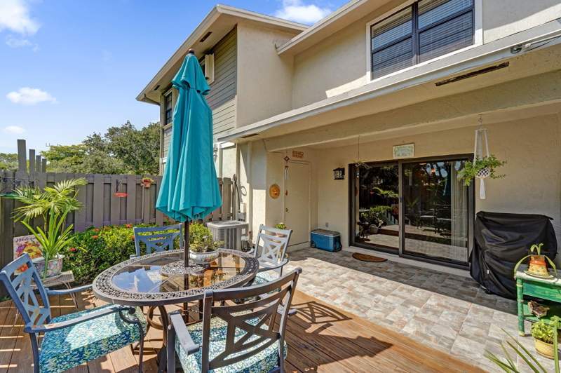 2 bedroom Townhouse at 10772 NW 11th Street, Pembroke Pointe Section Three, Pembroke Pines — photo 3