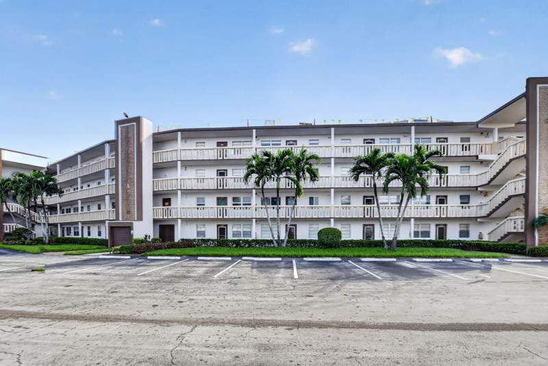 2 bedroom Condominium at 3010 Guildford A, Century Village, Boca Raton — photo 2
