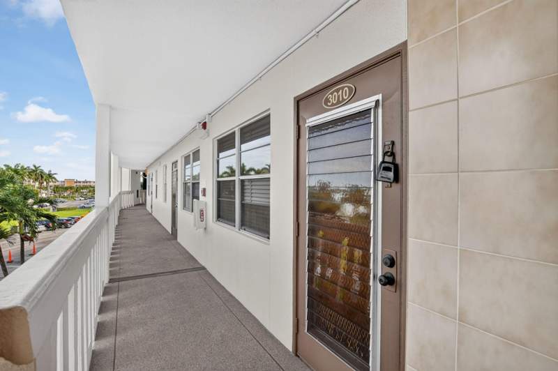 2 bedroom Condominium at 3010 Guildford A, Century Village, Boca Raton — photo 3
