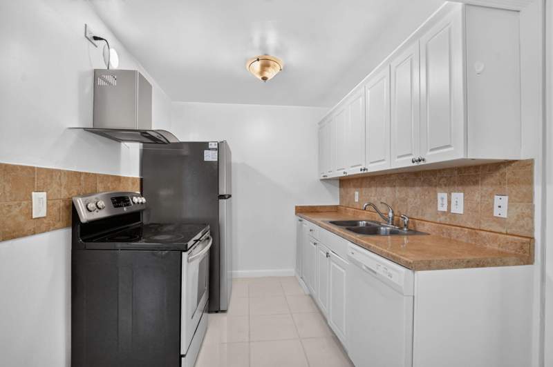 2 bedroom Condominium at 3010 Guildford A, Century Village, Boca Raton — photo 4