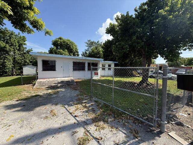 4 bedroom Single Family Residence at 1421 NW Avenue D, Sylda Heights Belle Glade, Belle Glade — photo 5