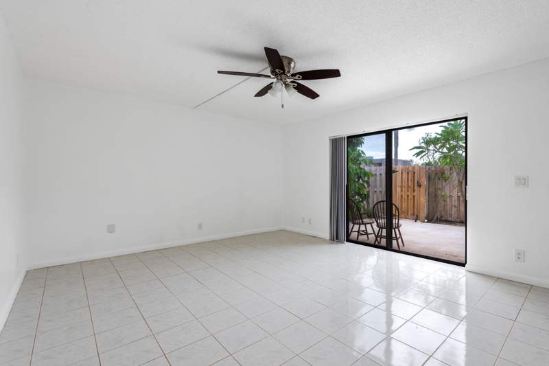 2 bedroom Townhouse at 124 Lake Arbor Drive, Lakewood, Palm Springs — photo 4