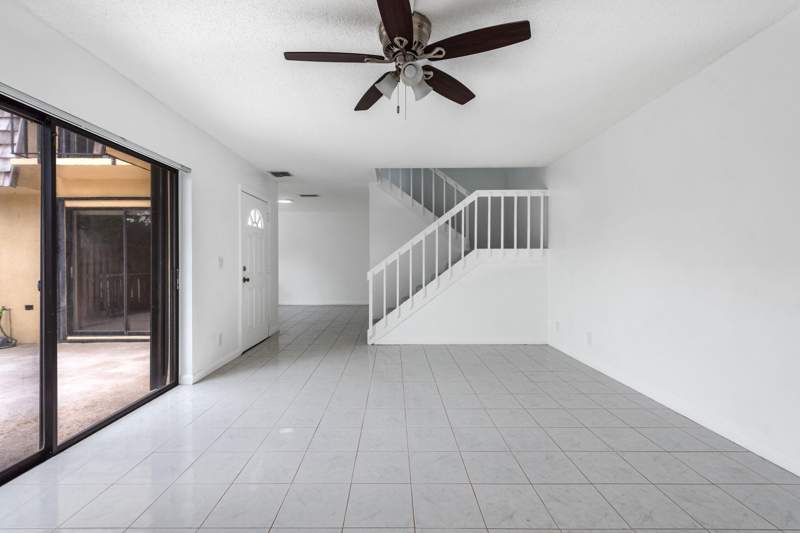 2 bedroom Townhouse at 124 Lake Arbor Drive, Lakewood, Palm Springs — photo 5