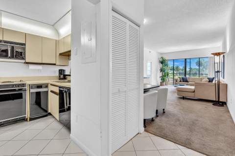 7508 La Paz Boulevard #204, Boca Raton FL - photo 6 of 48