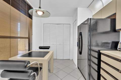 7508 La Paz Boulevard #204, Boca Raton FL - photo 8 of 48