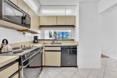 7508 La Paz Boulevard #204, Boca Raton FL - photo 9 of 48