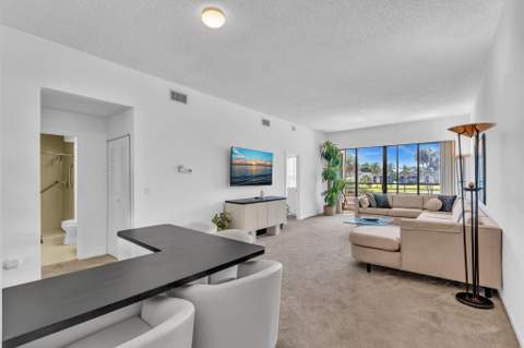 7508 La Paz Boulevard #204, Boca Raton FL - photo 12 of 48