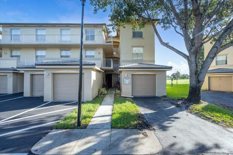 2 bedroom Condominium at 2060 Greenview Shores Boulevard #308, Arissa Place Condo, Wellington — photo 2